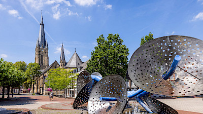 Pankratiuskirche und Morgentaubrunnen Emsdetten